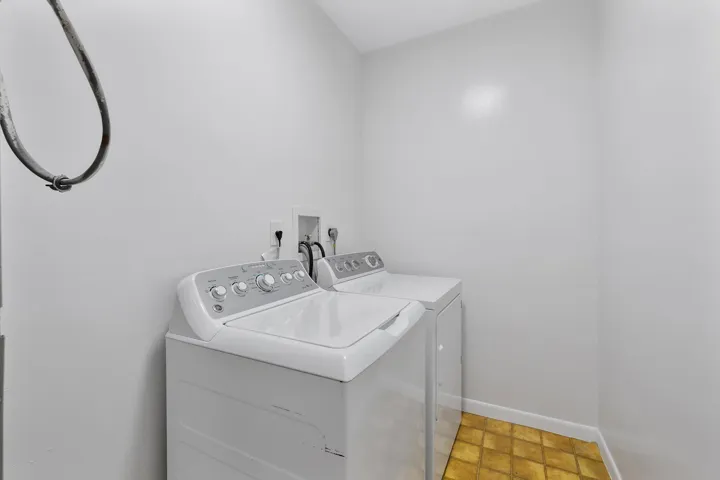 07-740 NE 199 St APT 205G_007