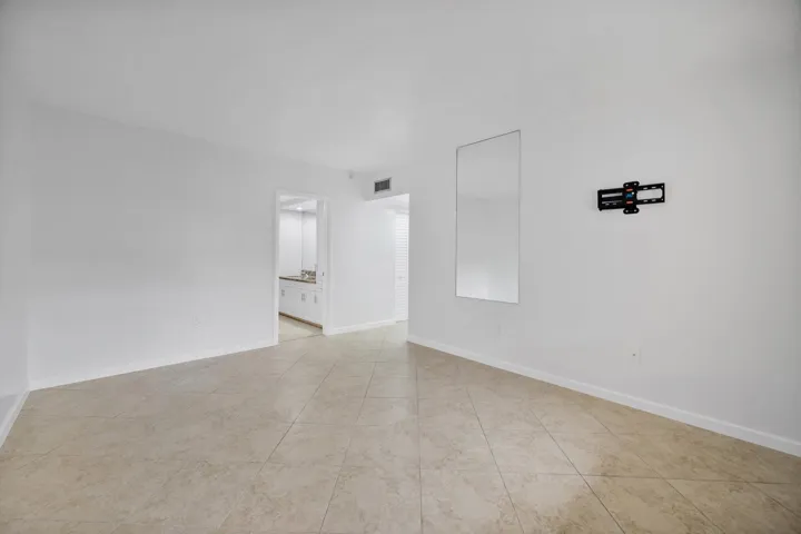 12-740 NE 199 St APT 205G_012
