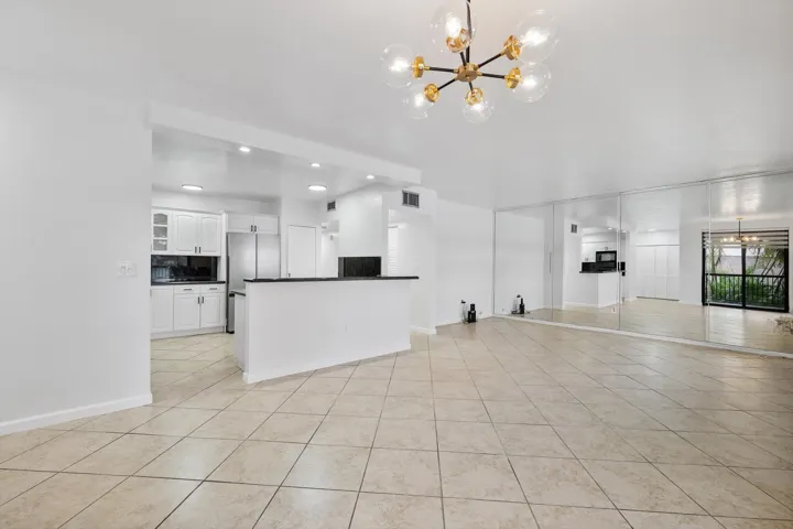 04-740 NE 199 St APT 205G_004