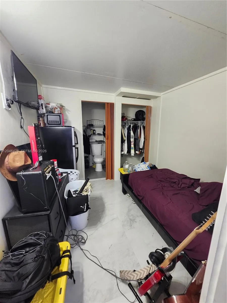 Photo 33