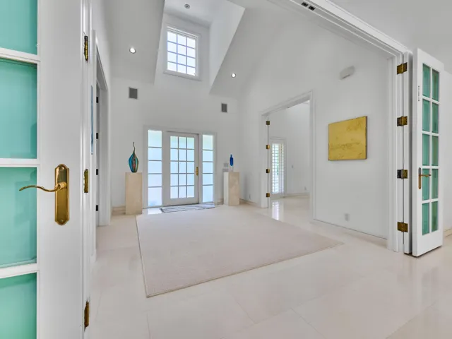 Soaring ceilings and striking architectural volume, create a sophisticated transition from the home's classic Coastal Colonial exterior to its bright, contemporary interior.