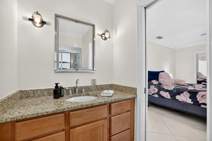 5570 NE 26th Ave 37