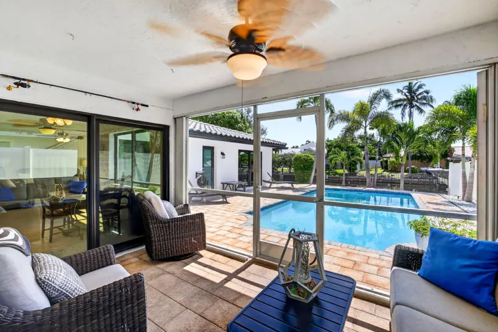 08_Screened_Patio_Overlooking_Pool