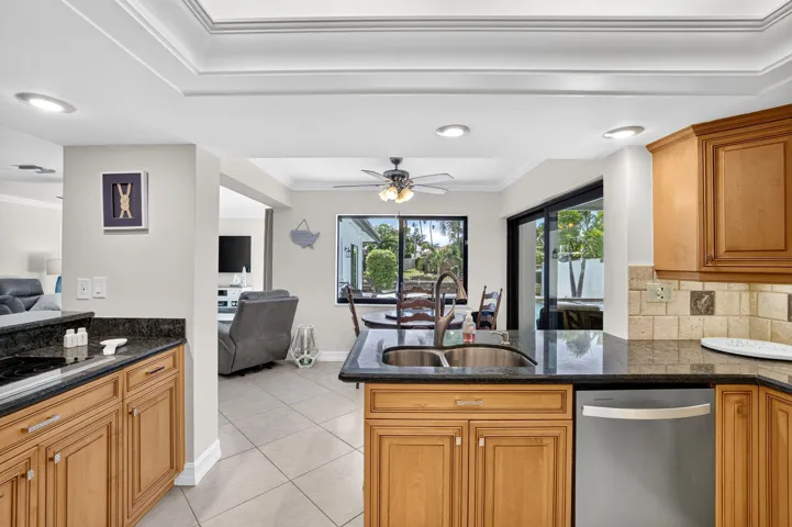 5570 NE 26th Ave 15