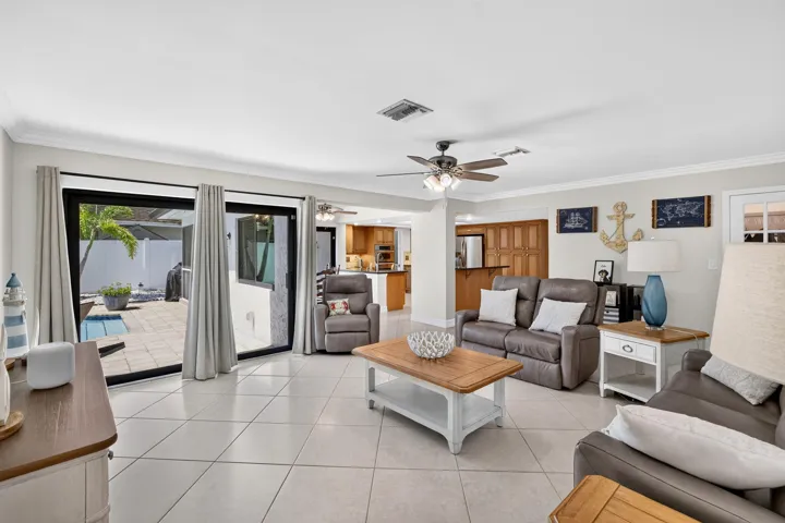 5570 NE 26th Ave 23