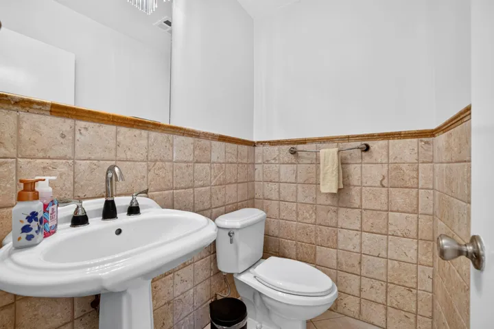 5570 NE 26th Ave 20