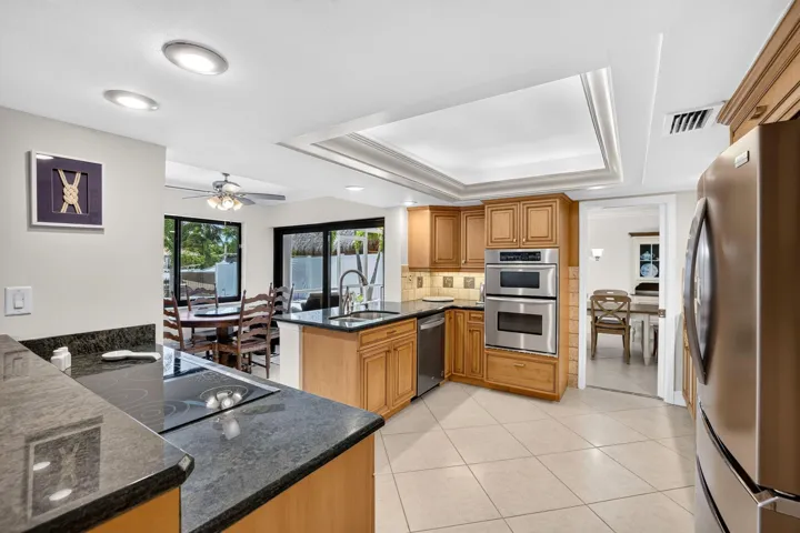 5570 NE 26th Ave 12