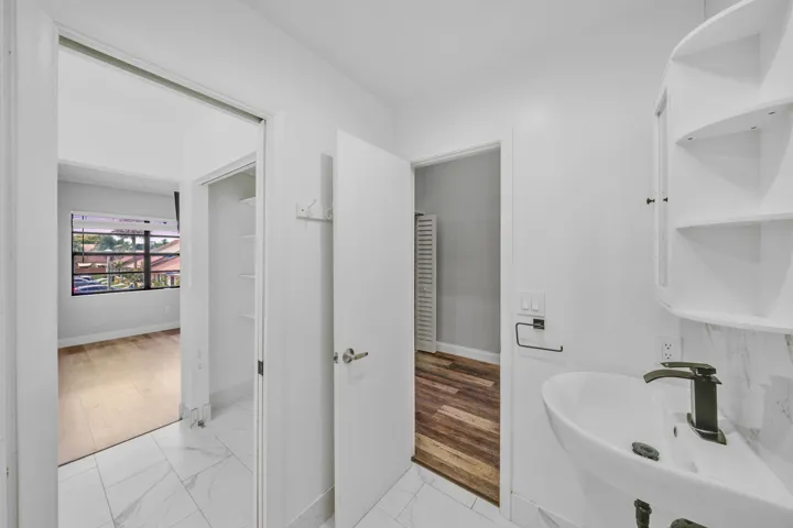 18 Jack and Jill Bathroom (4)