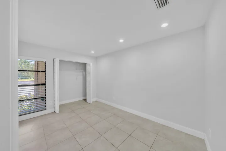 5 Guest Bedroom (1)