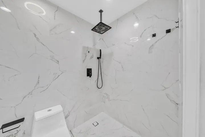 18 Jack and Jill Bathroom (3)