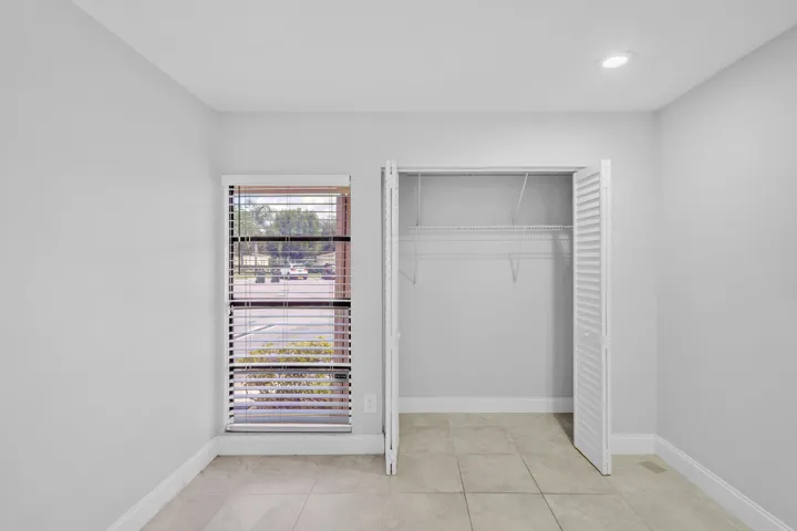 5 Guest Bedroom (2)