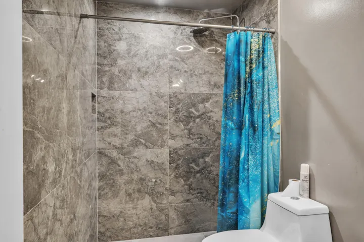 6 Guest Bathroom (3)