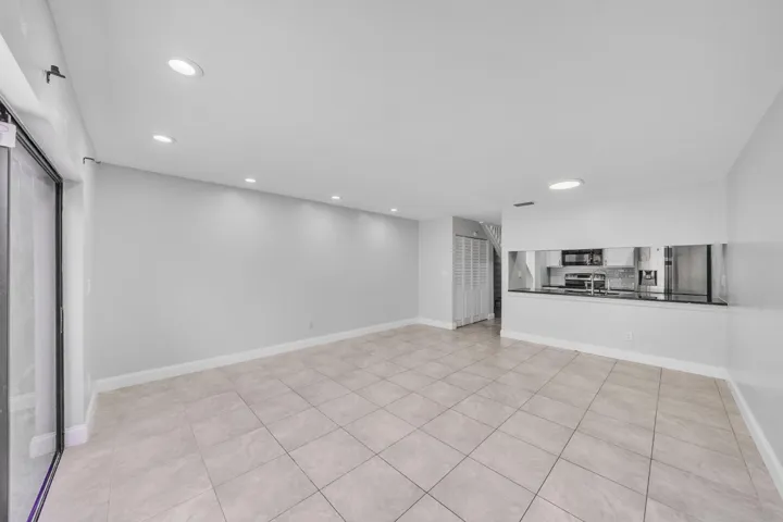 11 Living Area (2)