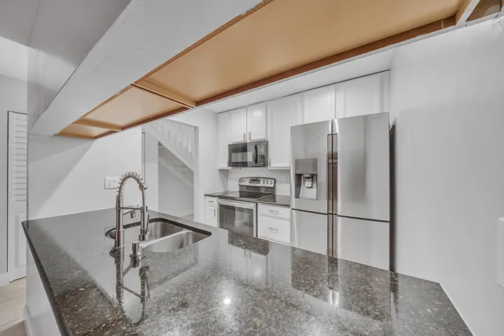 7 Kitchen (6)