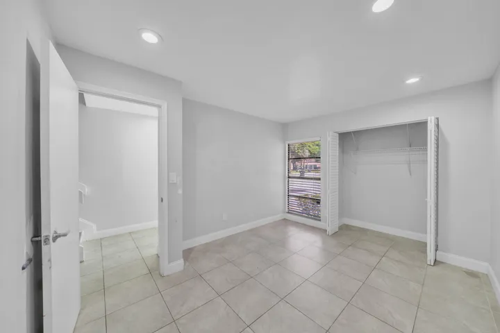 5 Guest Bedroom (3)