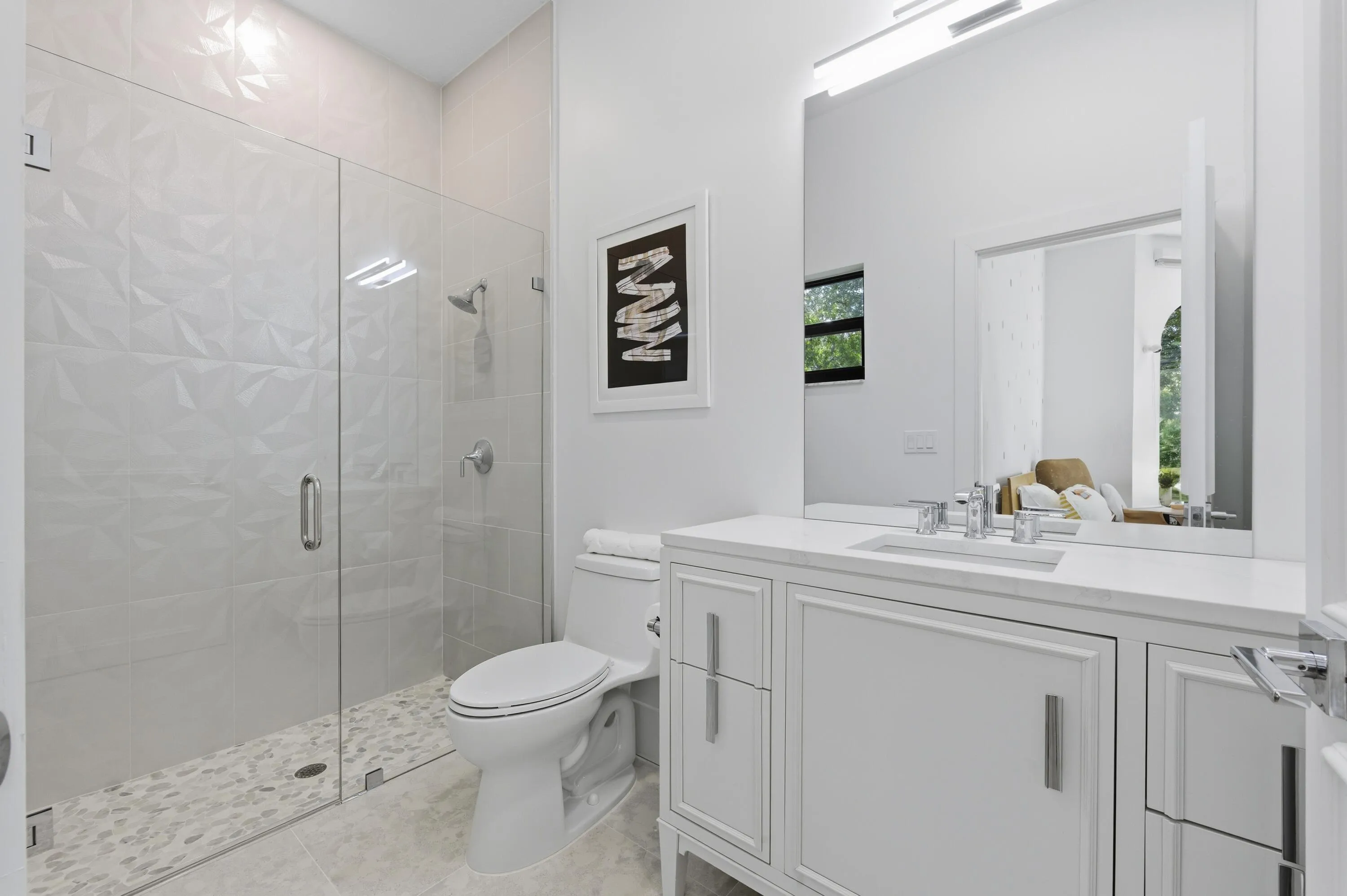 GUEST ENSUITE BATH 1