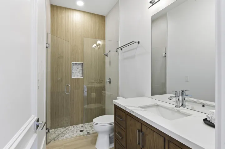 GUEST BATH 3 / CABANA