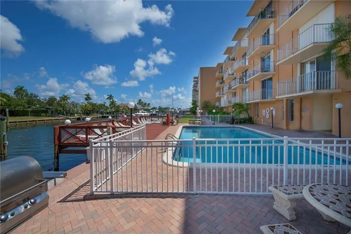 COMMUNITY POOL & DECK