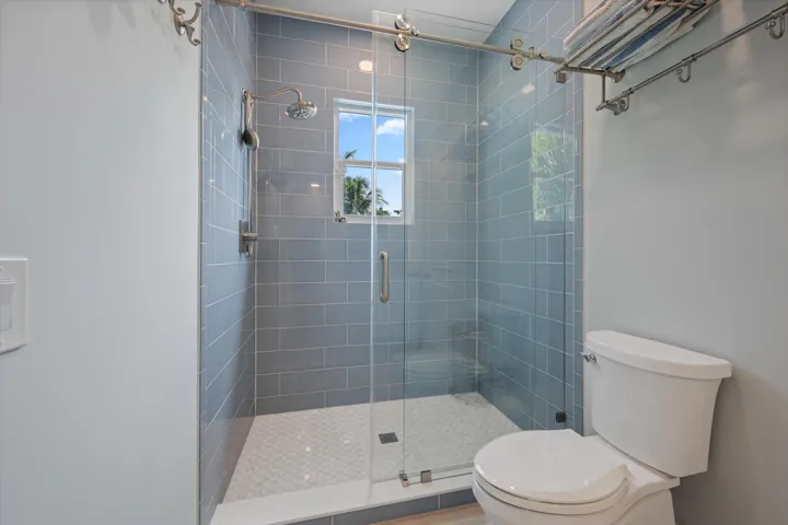 Jack & Jill Full Guest Bath 2