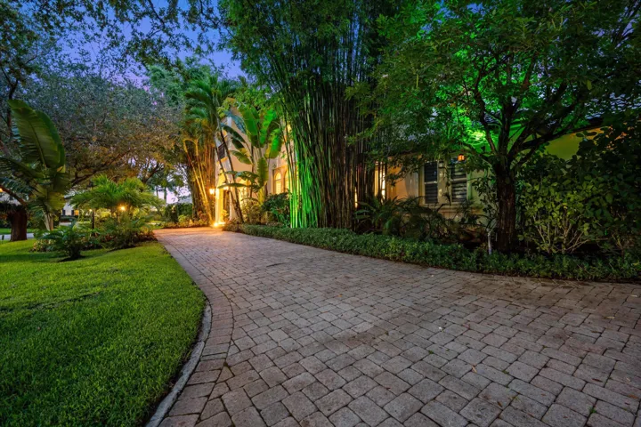 4699 Gleneagles Drive