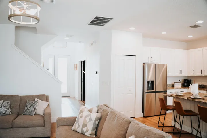 LIVING ROOM 03