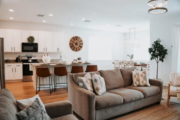LIVING ROOM 01