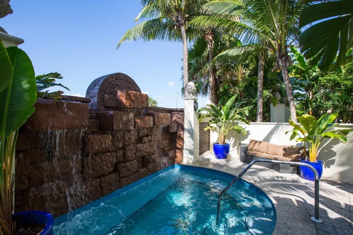 Penthouse Unit - Vero Beach Hotel and Re