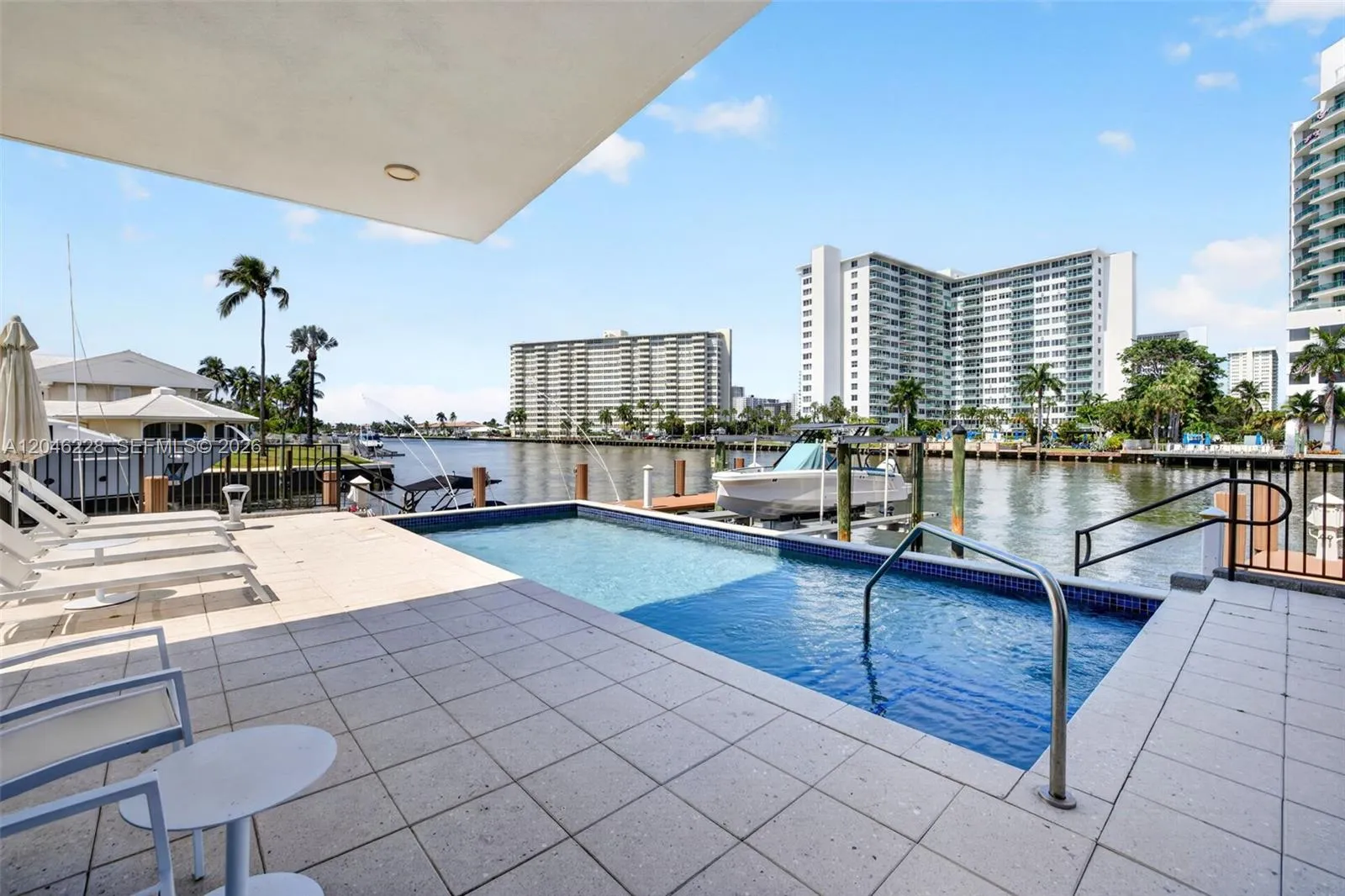 Pool & sun-deck