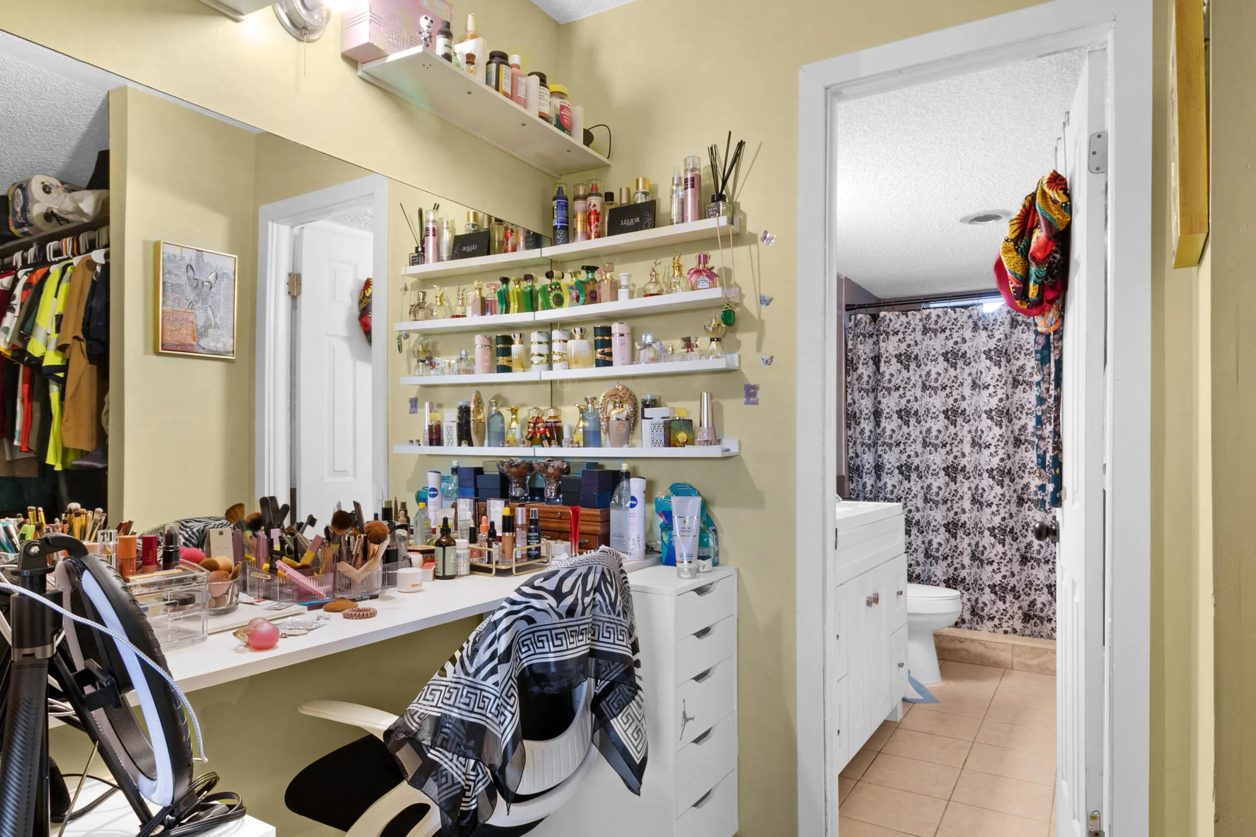 5_accutour_408-nw-68th-ave-apt-405-005