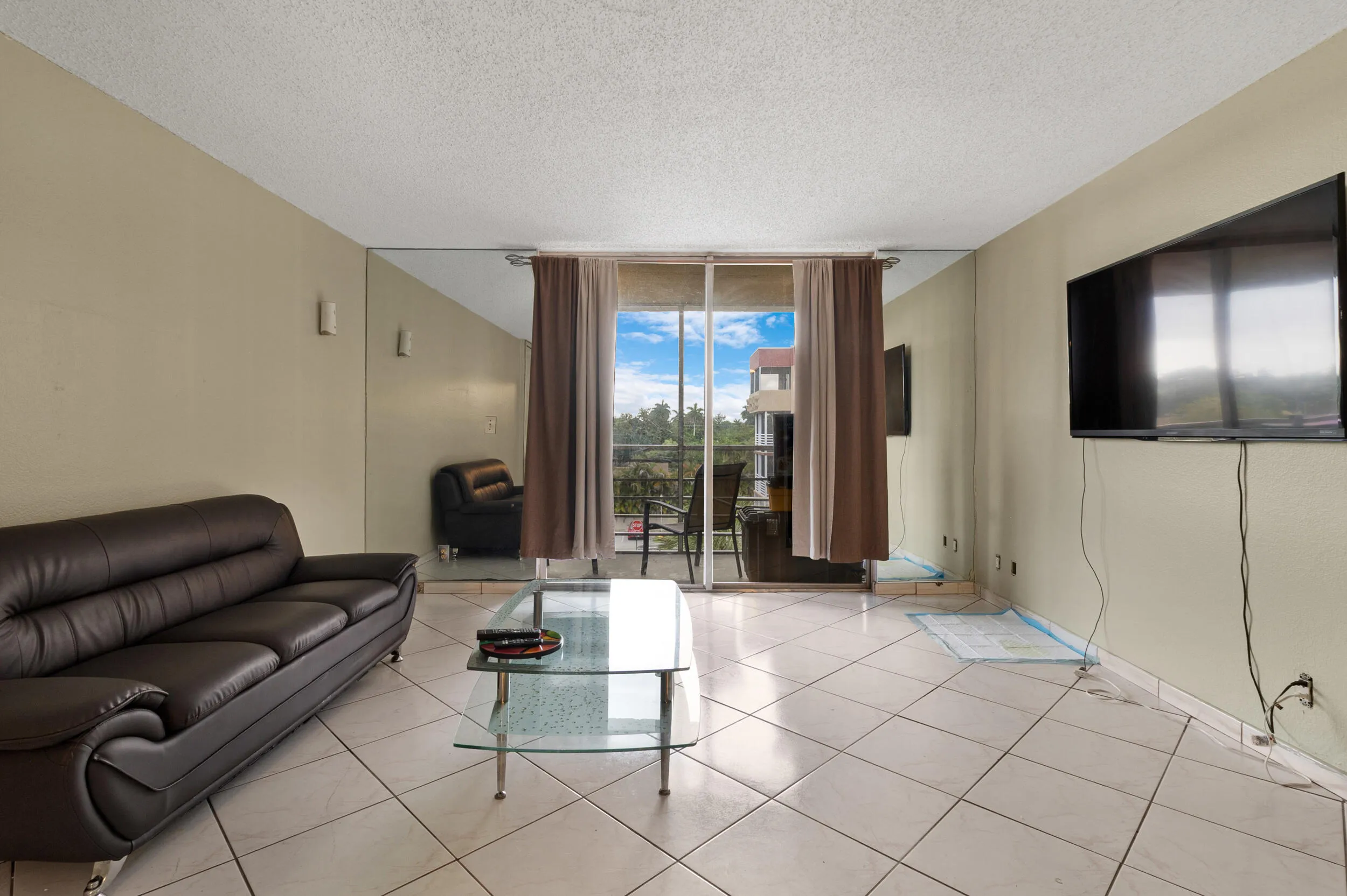 15_accutour_408-nw-68th-ave-apt-405 -006