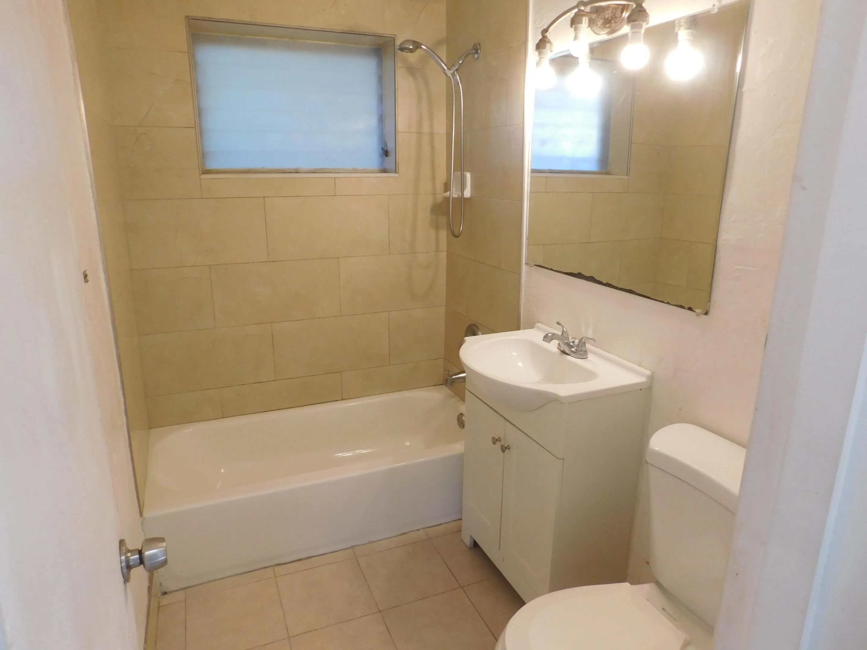435 NW 40th AVE FORT LAUD. - BATHROOM1