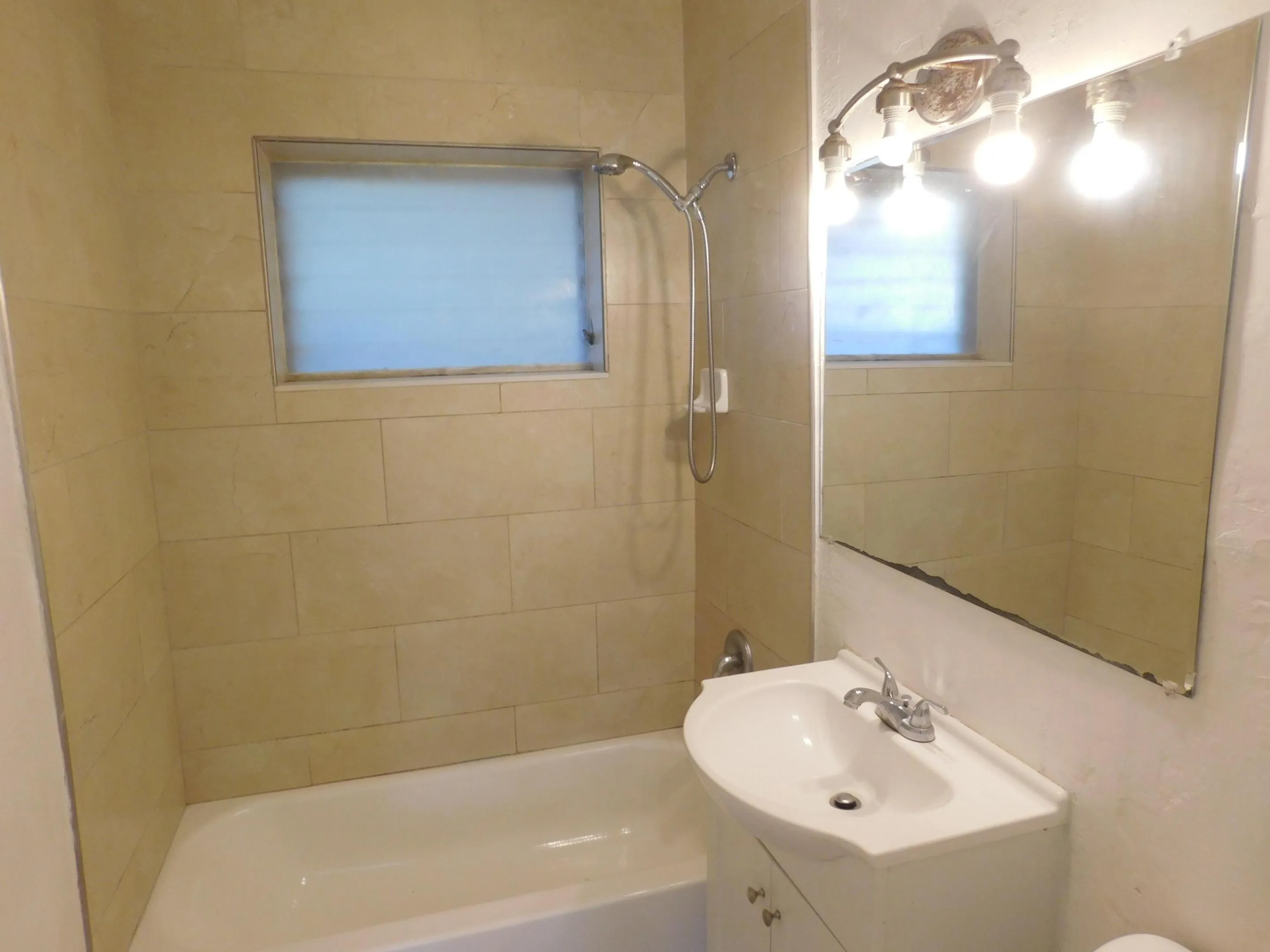 435 NW 40th AVE FORT LAUD. - BATHROOM2