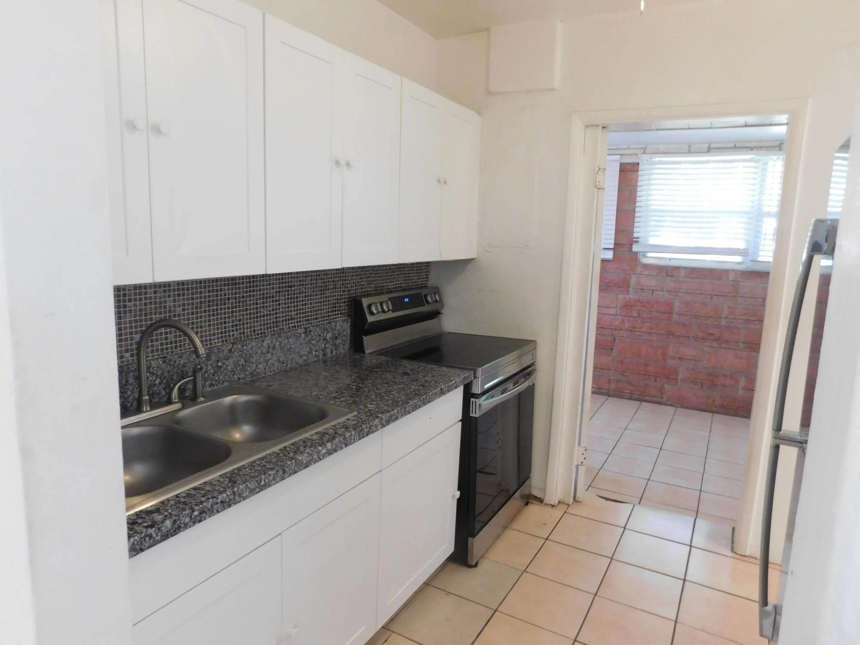 435 NW 40th AVE FORT LAUD. - KITCHEN1