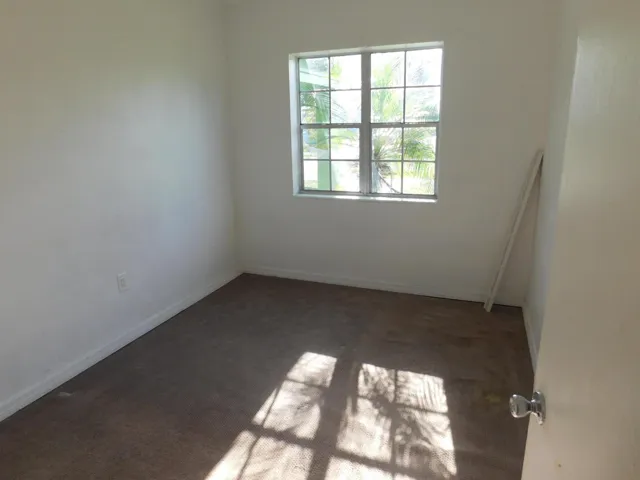 435 NW 40th AVE FORT LAUD. - ROOM1