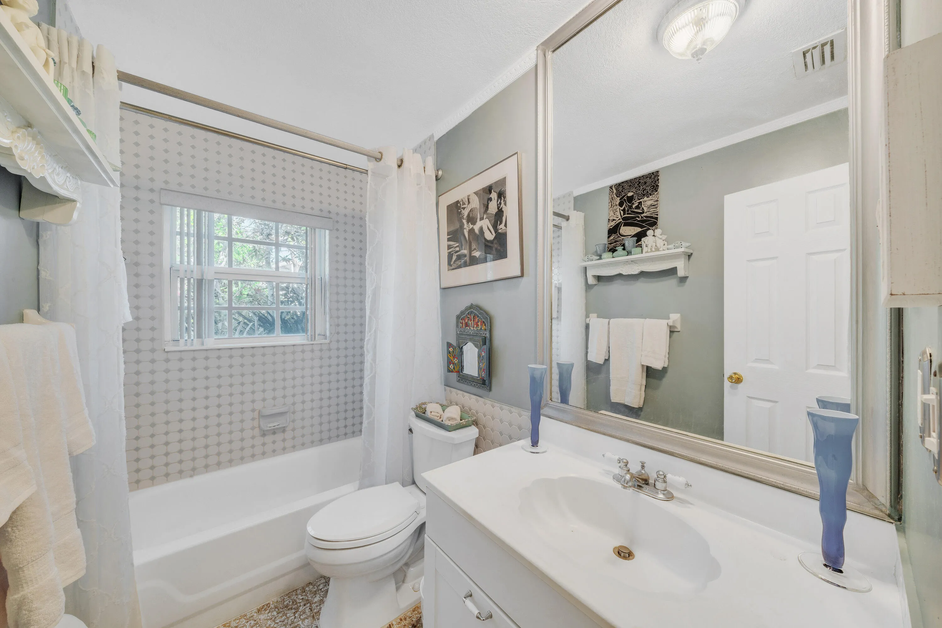 7 Guest Bathroom