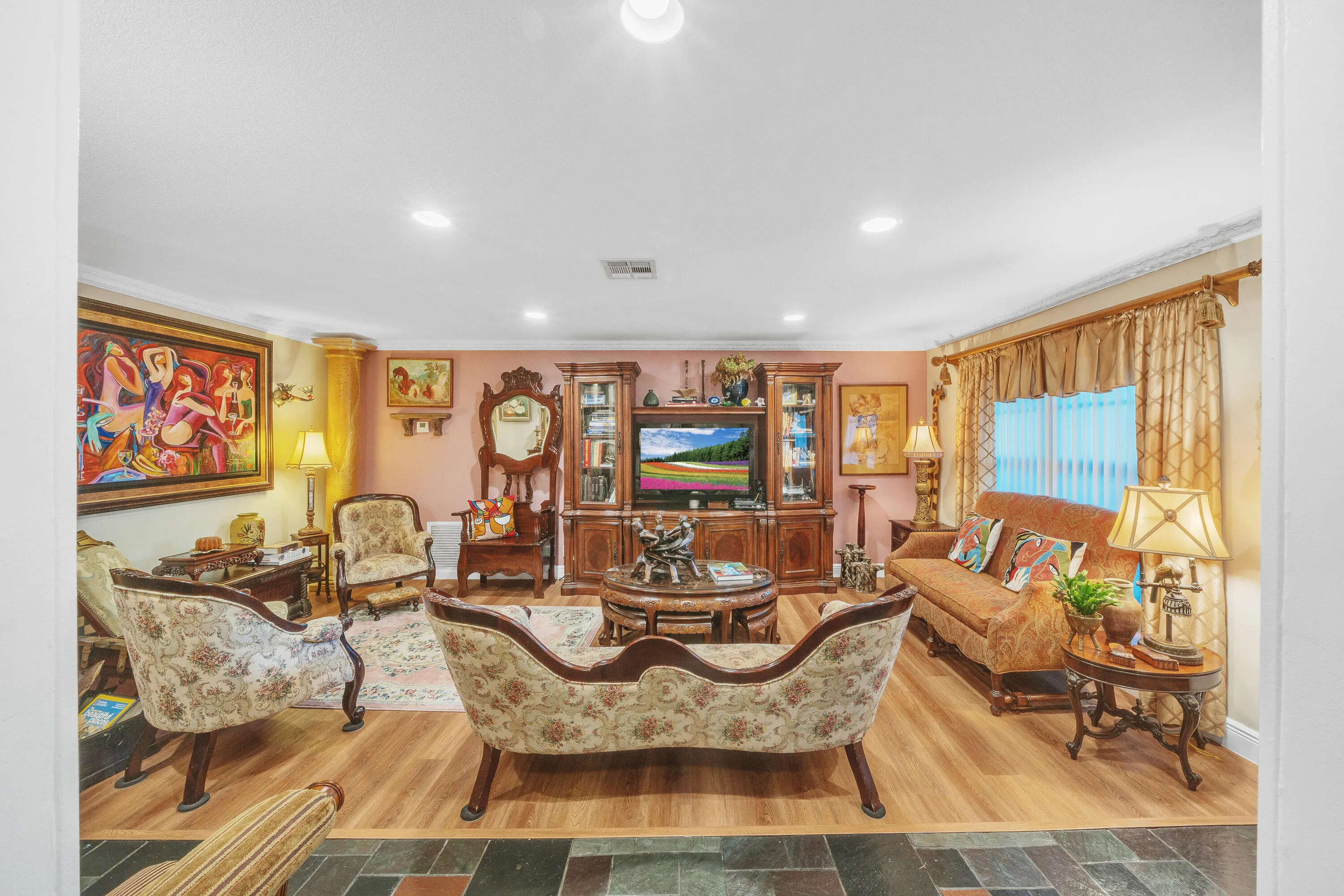 8 Living Area (1)