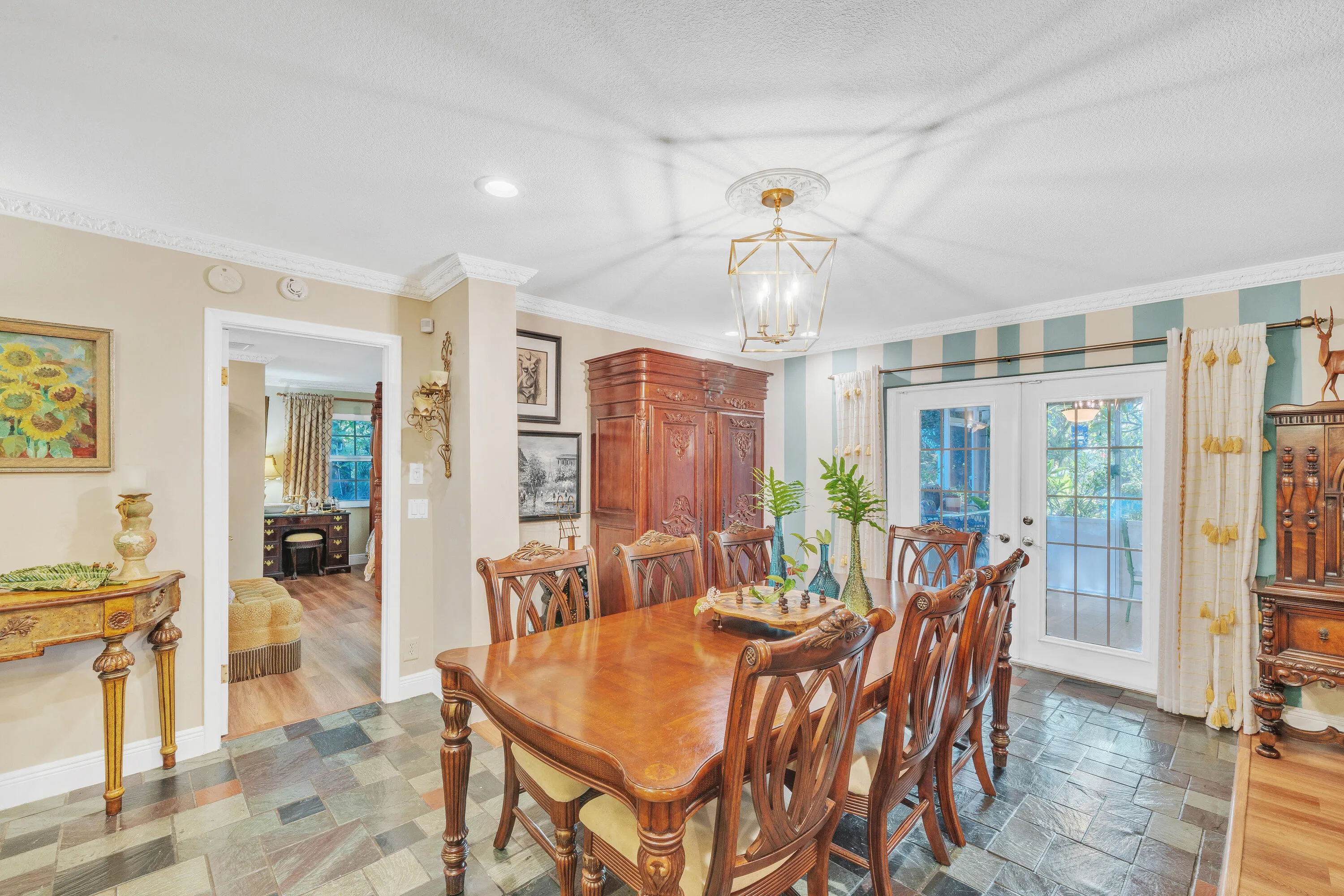 11 Dining Area (2)