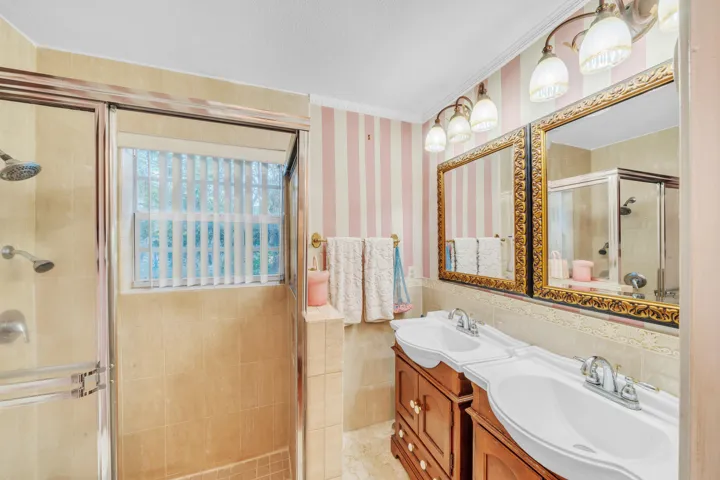 13 Primary Bathroom (1)