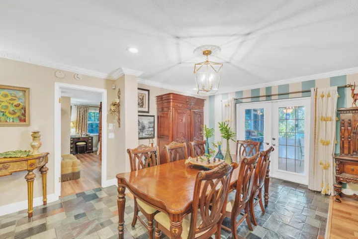 11 Dining Area (2)