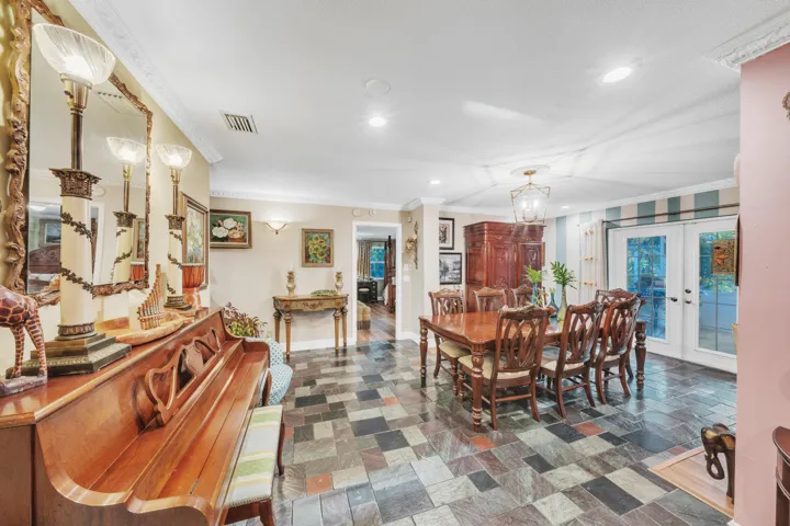 11 Dining Area (1)
