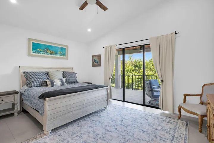 PRIMARY SUITE FEATURES DOORWALL TO BALCO