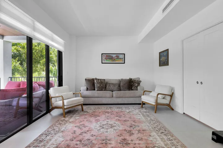 LARGE BONUS ROOM FEATURES POCKET DOORS 1