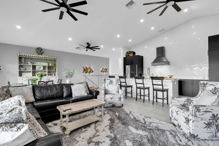 LIVING AREA (2)