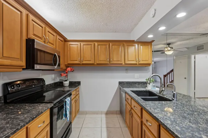 20-web-or-mls-SW 118th Ter-S0107-020