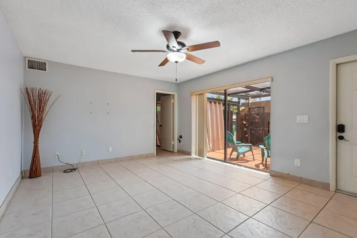 16-web-or-mls-SW 118th Ter-S0107-016