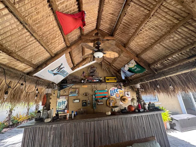 Concrete wetbar under tiki hut w/mini fridge