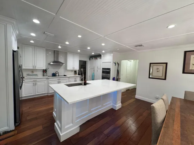 Gorgeous open concept kitchen