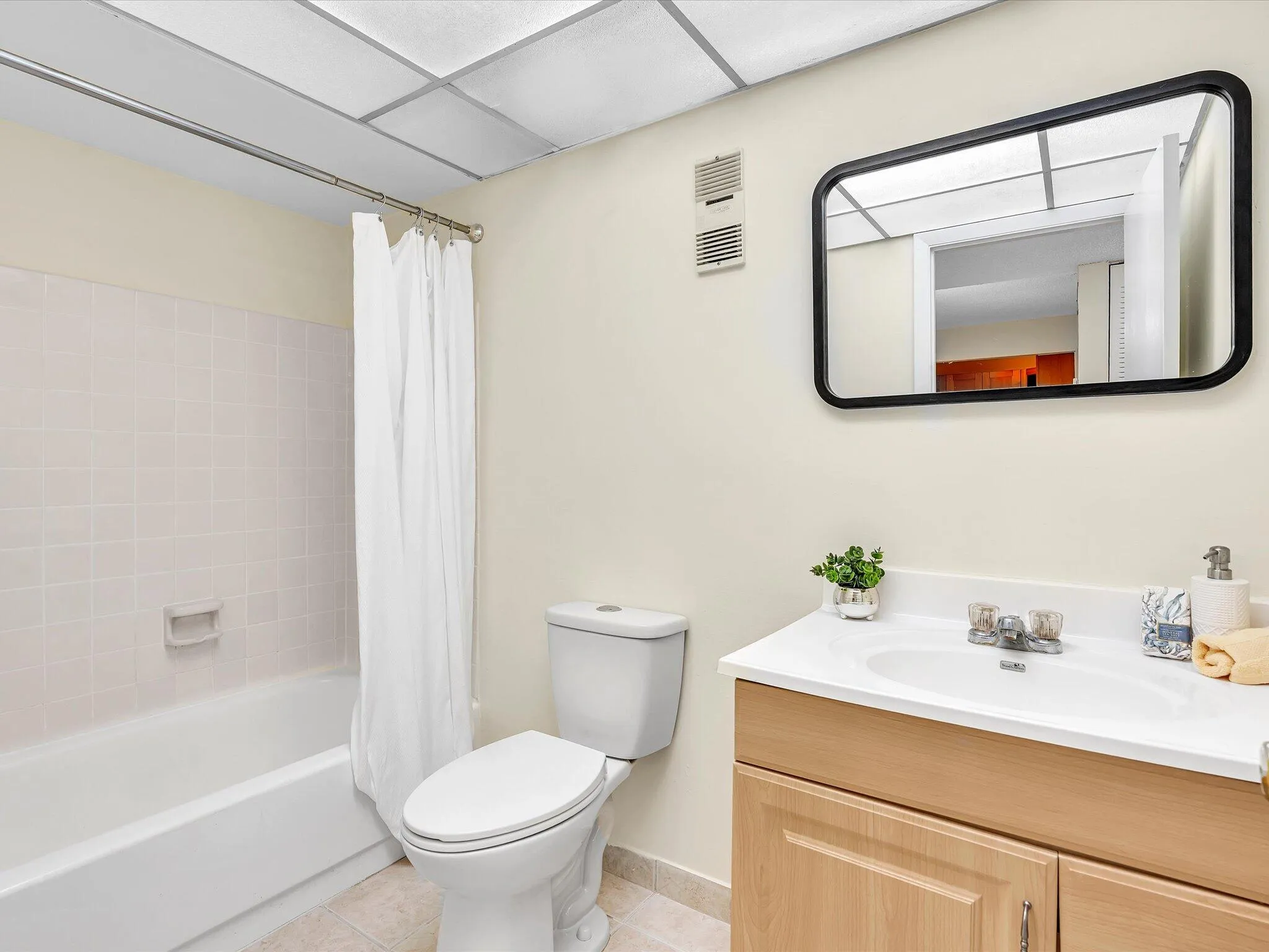 Guest Bath with Tub