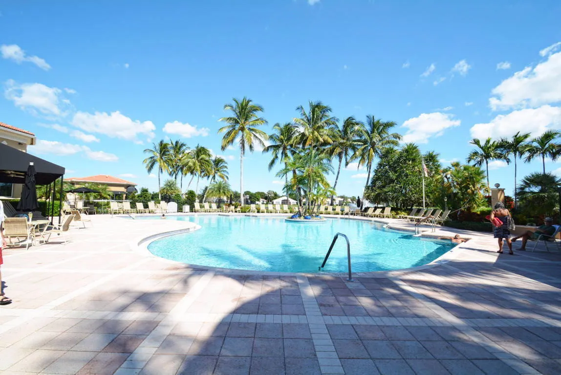 64-web-or-mls-42_valencia lakes (9)