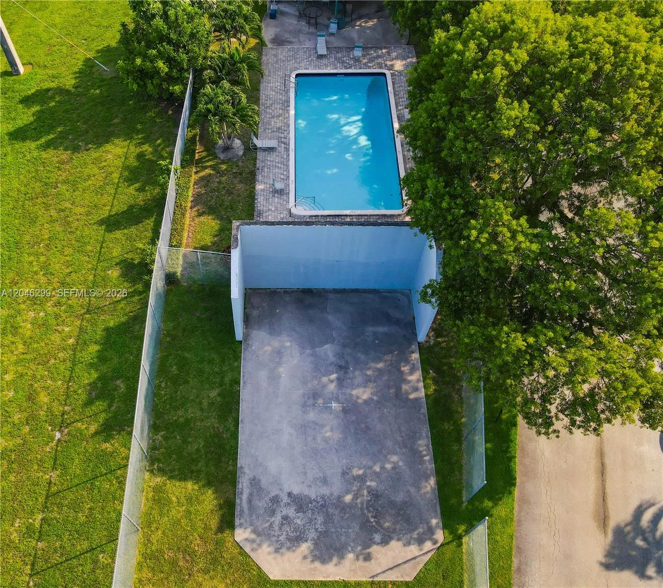 Community Pool / Racquetball court